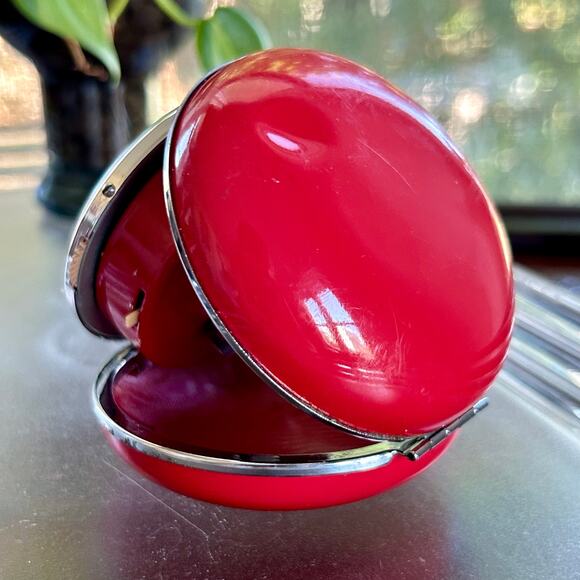 Vintage 1960s Bulova Red Travel Alarm Clock – Folding Round Case, Made in Japan - Picture 12 of 16